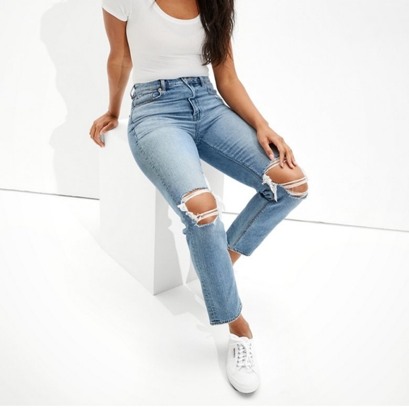 COPY - NWT American Eagle Mom Jeans - Picture 2 of 3